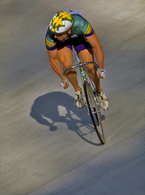 世体：奥尔莫左肩脱臼恢复良好，预计伤缺一个月